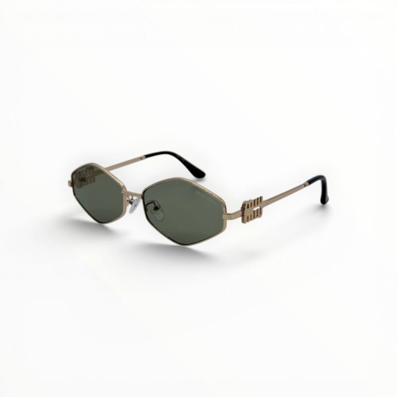 Miu Miu formë e veçantë, detaje rafinuara