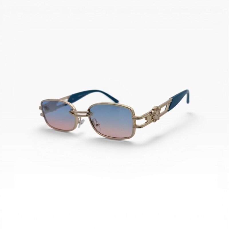 Versace i guximshëm, logo e dukshme